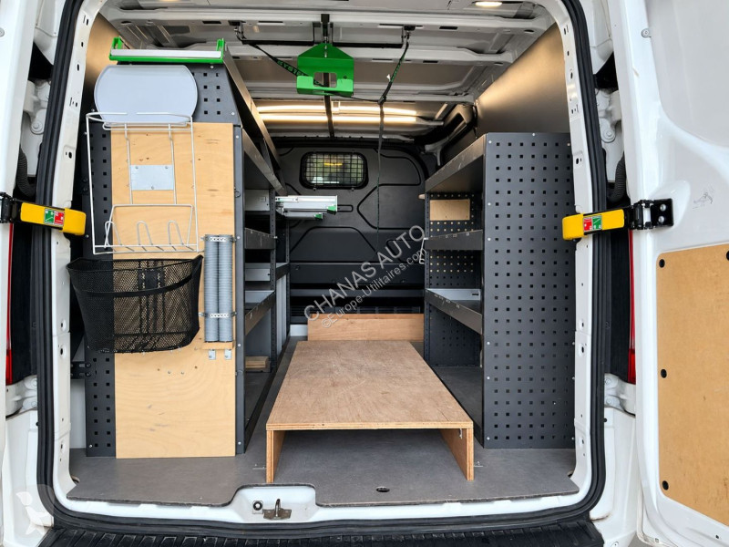 Véhicule utilitaire Ford 320 L2H1 2.0 TDCi 130...