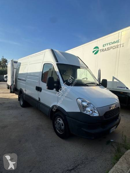Véhicule utilitaire Iveco 35C13