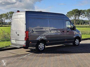 Fourgon Mercedes