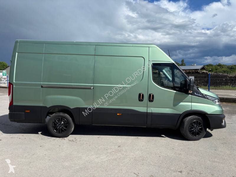 Véhicule utilitaire Iveco 35S16