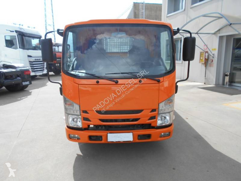 Véhicule utilitaire Isuzu