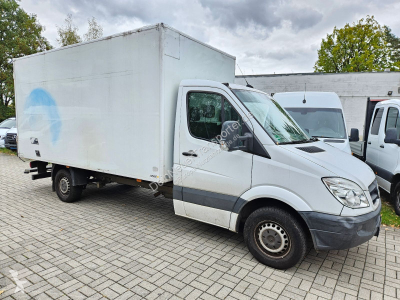 Véhicule utilitaire Mercedes 311 CDI KOFFER TÜV...