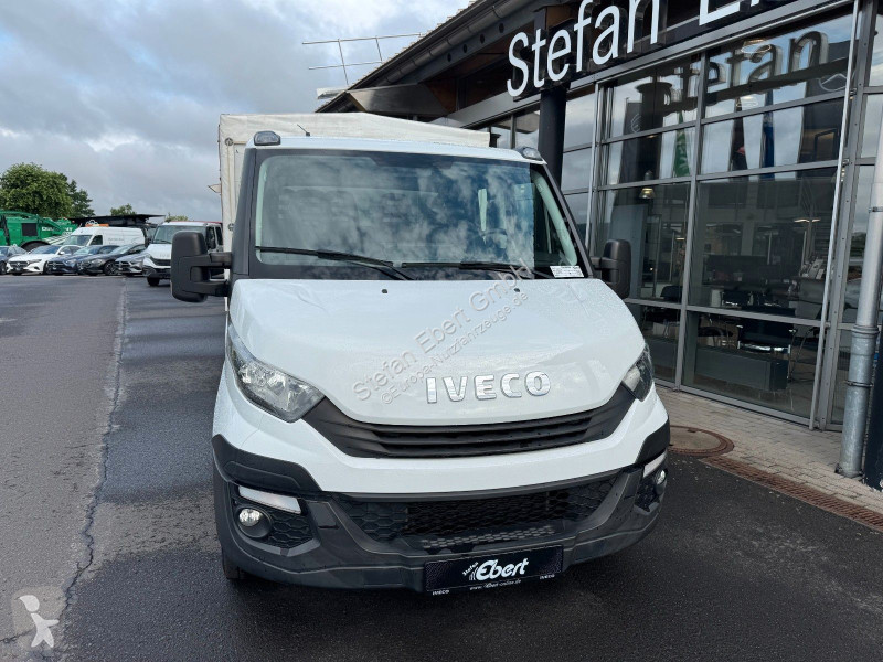 Véhicule utilitaire Iveco 35S16...