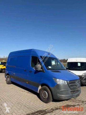 Fourgon long Mercedes