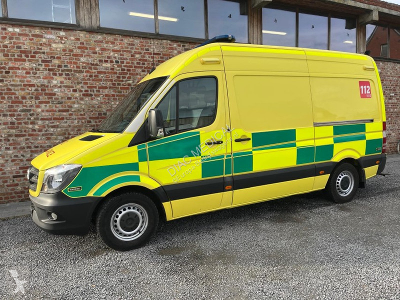 Véhicule utilitaire Mercedes L2H2 Ambulance 316...