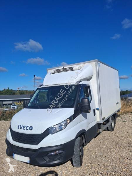 Véhicule utilitaire Iveco 35C18H