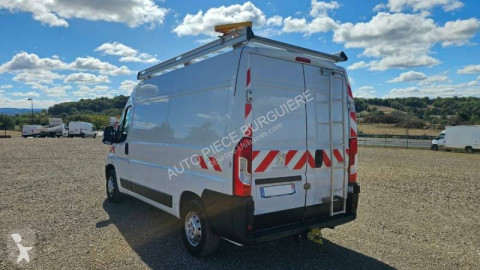 Fourgon moyen Peugeot