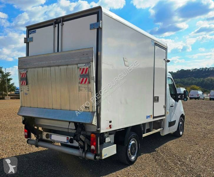 Véhicule utilitaire Renault 2.3 DCI 125