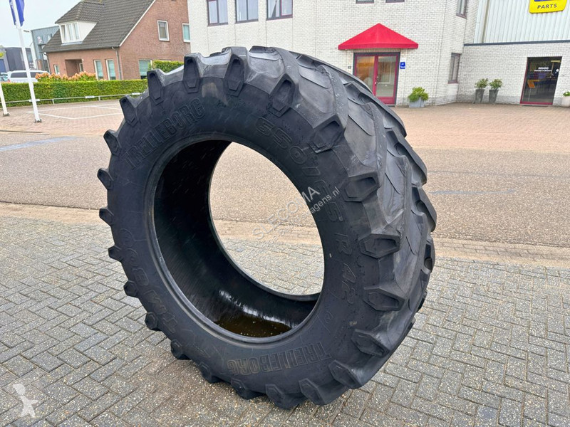 Véhicule utilitaire Trelleborg 650/65R42 TM800