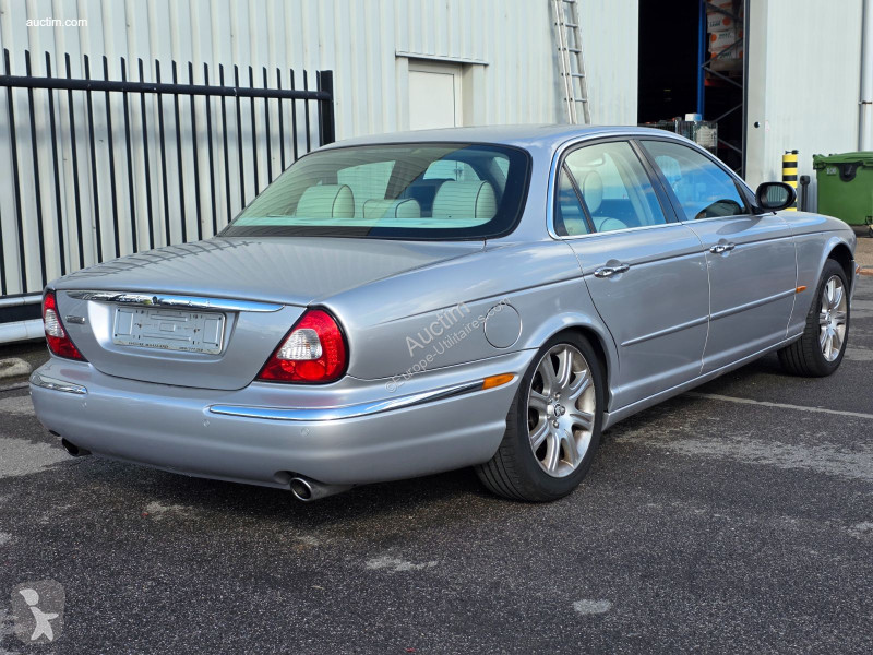 Véhicule utilitaire Jaguar xj