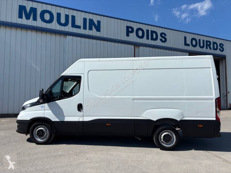 Véhicule utilitaire Iveco 35S14V12