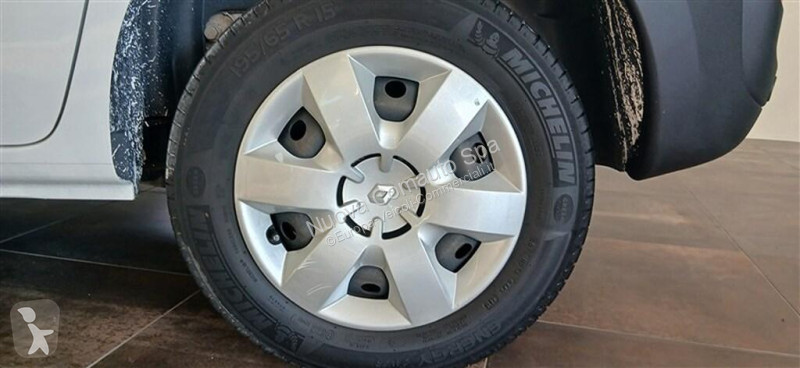 Véhicule utilitaire Renault II