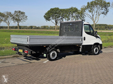 Utilitaire plateau Iveco