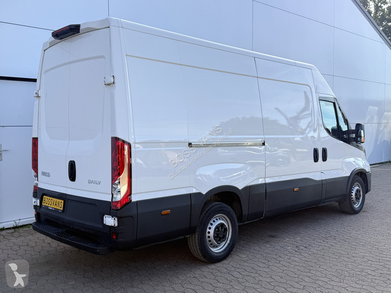 Véhicule utilitaire Iveco 35S14 2.3 140PK