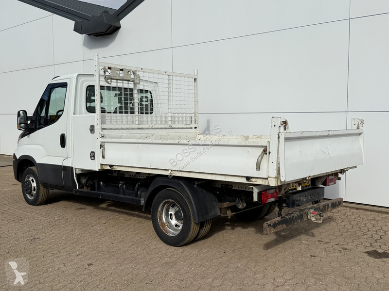 Véhicule utilitaire Iveco 35C12 2.3