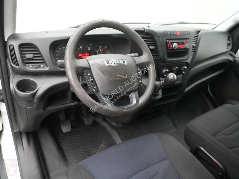 Véhicule utilitaire Iveco 35S21