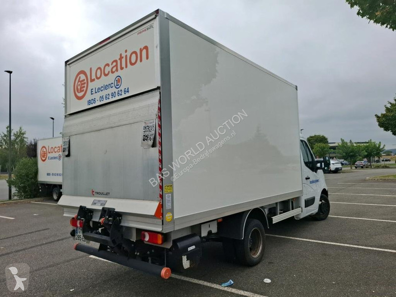 Véhicule utilitaire Nissan
