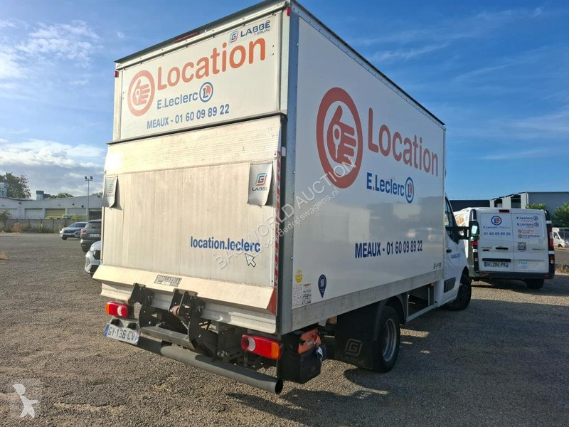 Véhicule utilitaire Nissan