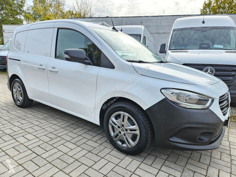 Véhicule utilitaire Mercedes 110 CDI...