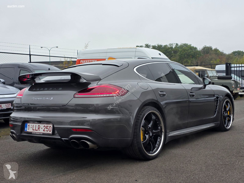 Véhicule utilitaire Porsche panamera