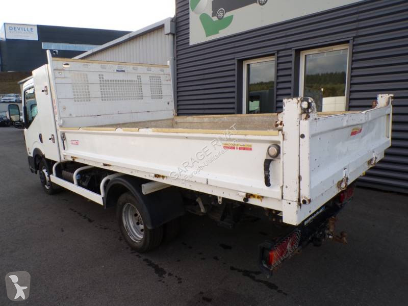 Véhicule utilitaire Nissan 35.13