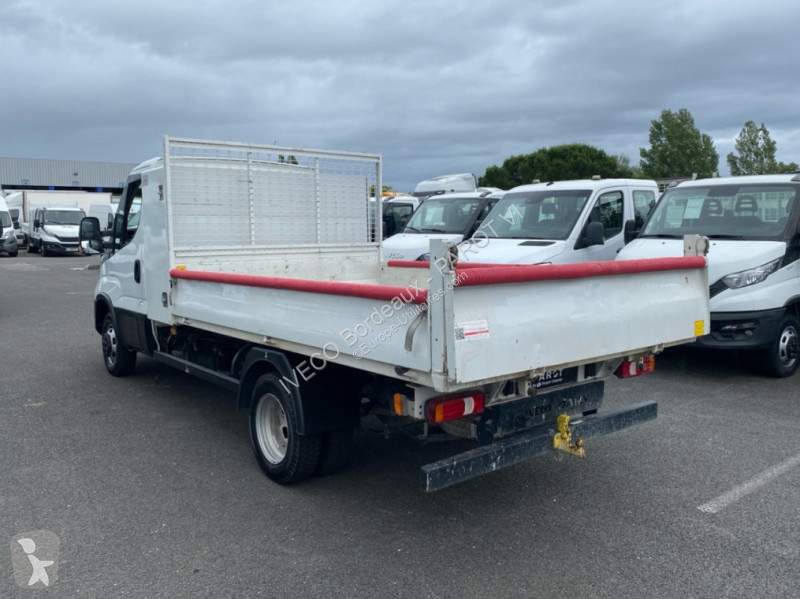 Véhicule utilitaire Iveco 35C14 empattement...