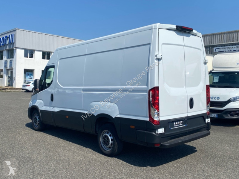 Véhicule utilitaire Iveco 35S14 2.3 V12