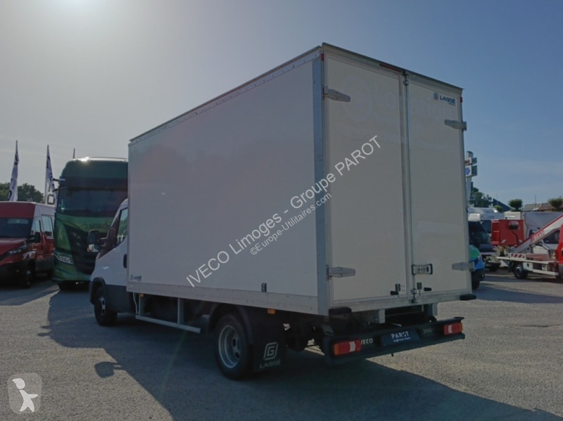 Véhicule utilitaire Iveco 35C16H empattement...