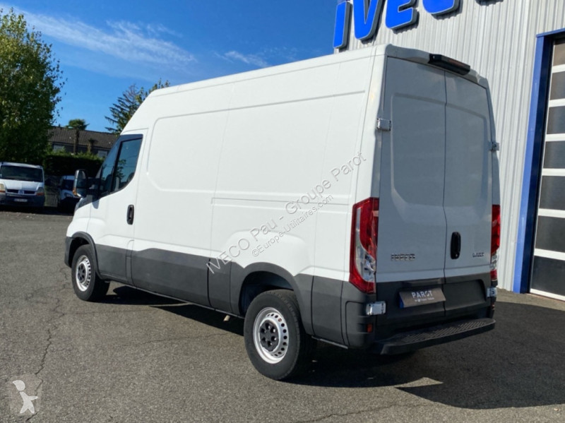 Véhicule utilitaire Iveco 35S12 V11