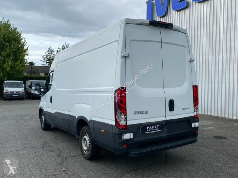 Véhicule utilitaire Iveco 35S14H V12