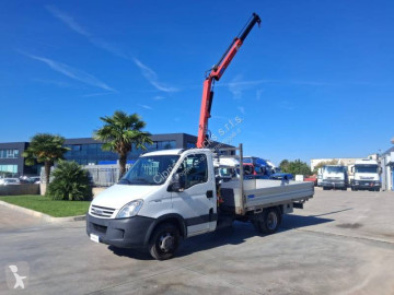 Utilitaire plateau ridelles Iveco