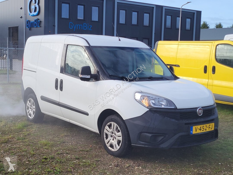 Véhicule utilitaire Fiat 95pk Doblò