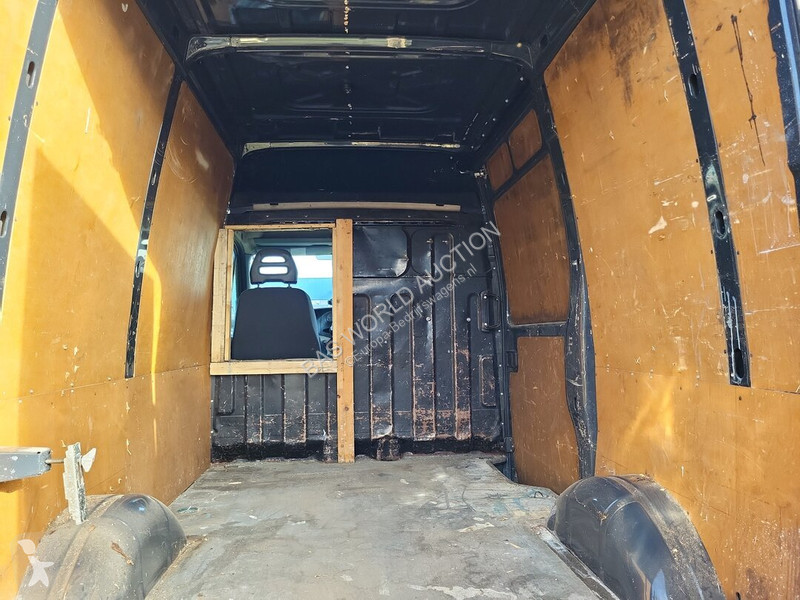 Véhicule utilitaire Iveco 29L12
