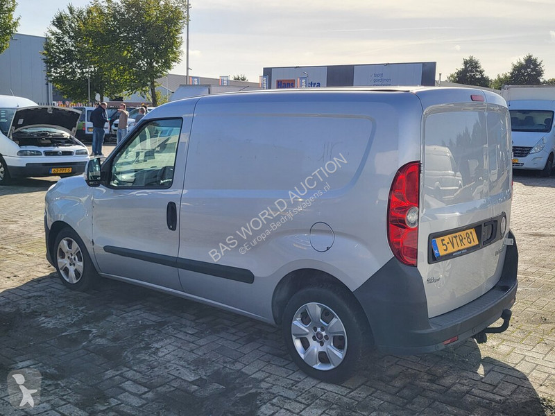 Véhicule utilitaire Fiat 90pk Doblò