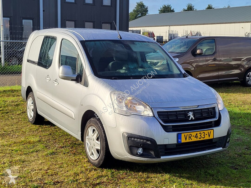 Véhicule utilitaire Peugeot 99pk