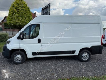 Citroën mid-size van
