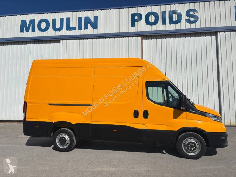 Iveco 35S16 van