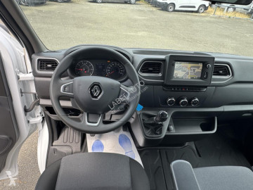 Renault tow van