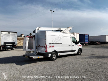Renault tow van