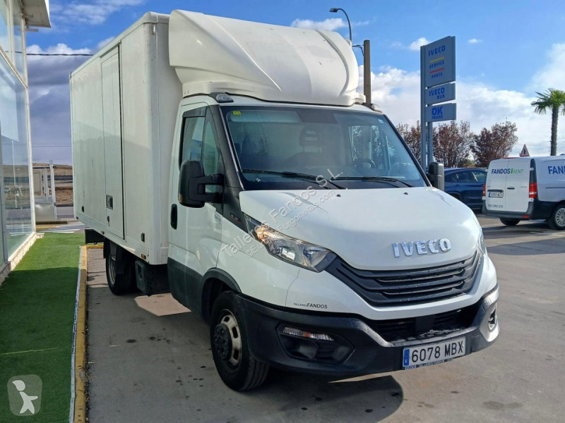 Furgoneta Iveco 35C16 3.0 20m3 con puertas...