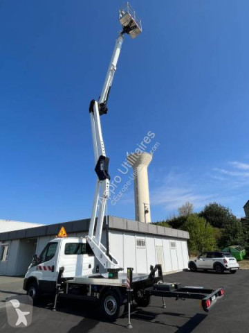 New Iveco articulated platform commercial vehicle