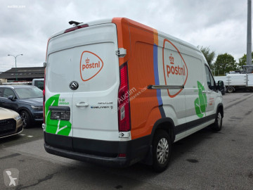 Maxus mid-size van