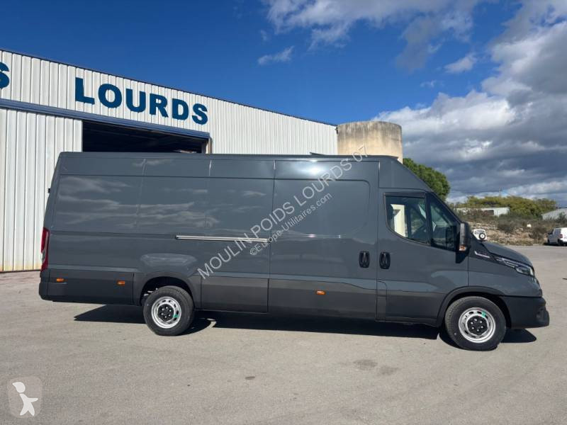 Iveco 35S21 van