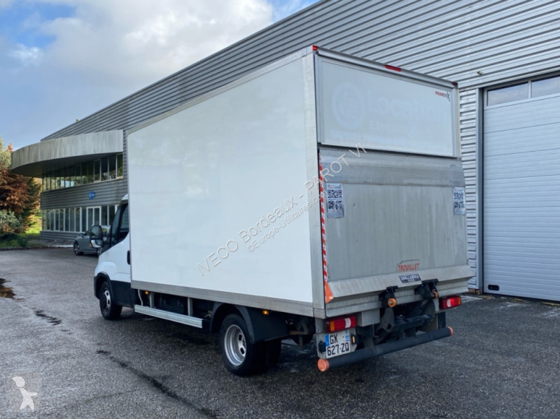 Véhicule utilitaire Iveco 35C16H empattement...