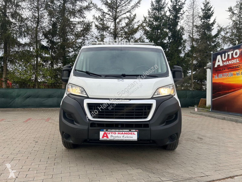 Peugeot 2.2 van