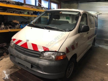 Krytý nákladní vůz se skříňovou karosérií střední Toyota