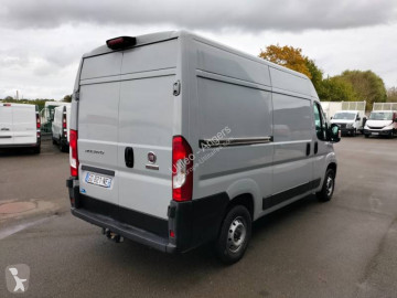 Krytý nákladní vůz se skříňovou karosérií střední Fiat