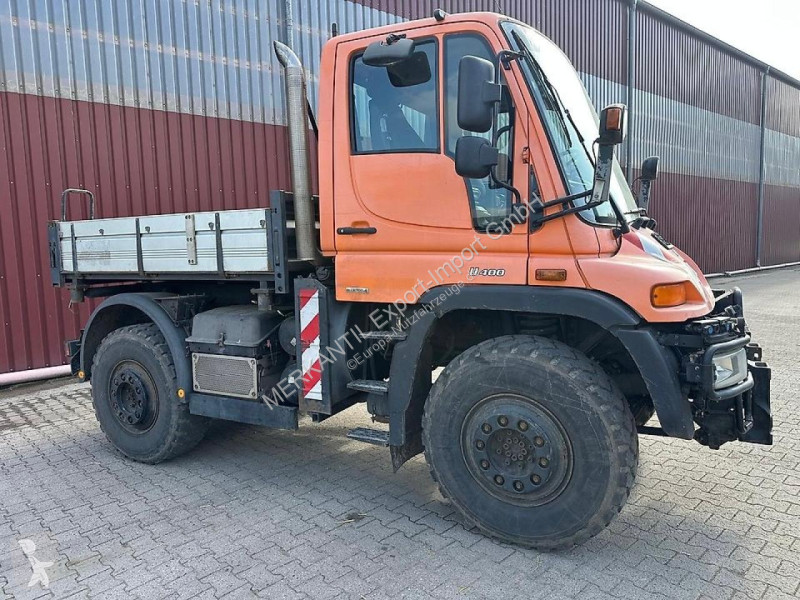 Furgoneta Mercedes U4000 mit Kipppritsche