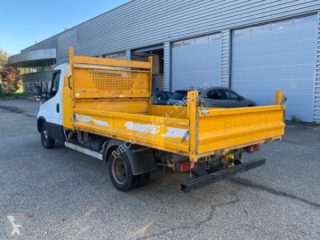 Con volquete Iveco