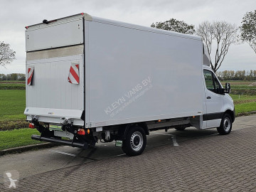 Mercedes Sprinter 316 Bakwagen | Laadklep | Automaat | 3zitplaatsen| MBUX | Multi-functioneel stuurwiel | Achteruitrij-camera | Airco |